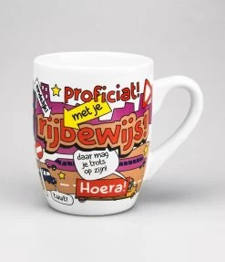 Paper Dreams Mok Cartoon-stijl Rijbewijs Keramiek 325ml Rood/wit -Keukenserie Winkel 1034x1200 2