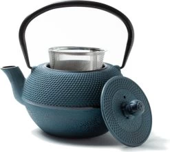 Tealøv THEE SET 1,1 LITER GIETIJZER | COMPLETE SET IN GESCHENKDOOS | Gietijzeren Theepot Met Roestvrijstalen Zeef, Gietijzeren Theekopjes En Onderzetter | In Authentiek Japanse Stijl | Arare Blauw 19 Tealøv THEE SET 1,1 LITER GIETIJZER | COMPLETE SET IN GESCHENKDOOS | Gietijzeren Theepot Met Roestvrijstalen Zeef, Gietijzeren Theekopjes En Onderzetter | In Authentiek Japanse Stijl | Arare Blauw -Keukenserie Winkel 1200x1075 2
