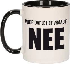 Voordat Je Het Vraagt NEE Collega Koffiemok / Theebeker - 300 Ml - Wit Met Zwart - Het Antwoord Is Nee / Kantoorhumor - Grappige Cadeau Mok / Beker