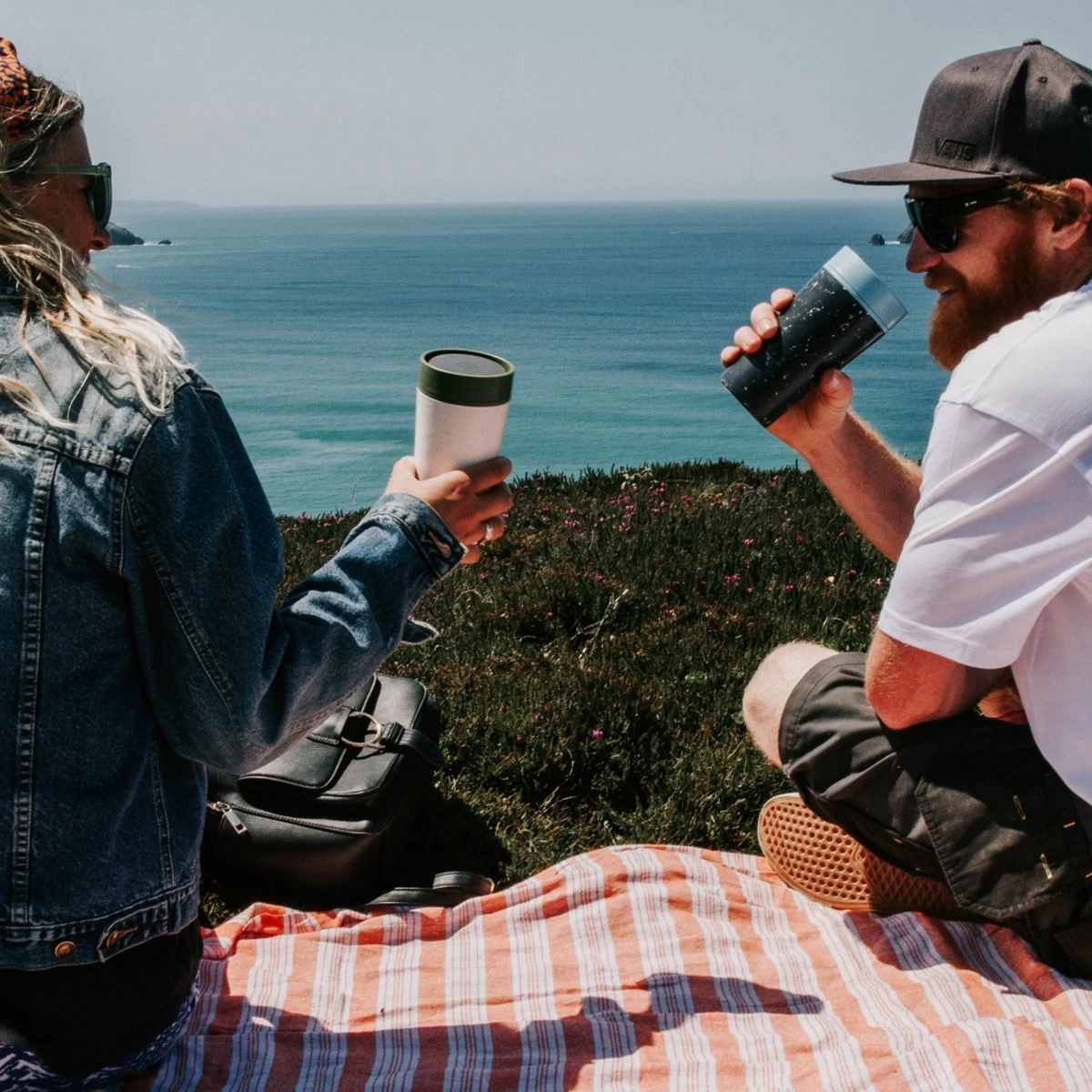 Circular & Co - Travel Mug - Koffiebeker To Go - Coffee To Go Beker - 340 Ml - Crème - Zwart - 12oz - Duurzaam 10 Circular & Co - Travel Mug - Koffiebeker To Go - Coffee To Go Beker - 340 Ml - Crème - Zwart - 12oz - Duurzaam - Afbeelding 8