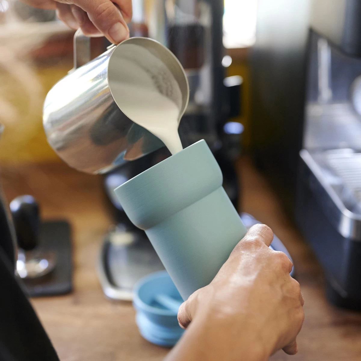 Mepal Isoleerbeker Ellipse 375 Ml – Houdt Je Drankje 4 Uur Warm En 8 Uur Koud – Nordic Green – Koffiebeker To Go – Lekdicht – Thermosbeker 6 Mepal Isoleerbeker Ellipse 375 Ml – Houdt Je Drankje 4 Uur Warm En 8 Uur Koud – Nordic Green – Koffiebeker To Go – Lekdicht – Thermosbeker - Afbeelding 4