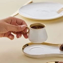 Karaca -Delon- Set Van 2 Koffiekopset-voor Twee Personen-Turkse Koffie-espresso-wit-gold-porselein- 6 Karaca -Delon- Set Van 2 Koffiekopset-voor Twee Personen-Turkse Koffie-espresso-wit-gold-porselein- -Keukenserie Winkel 1200x1200 659