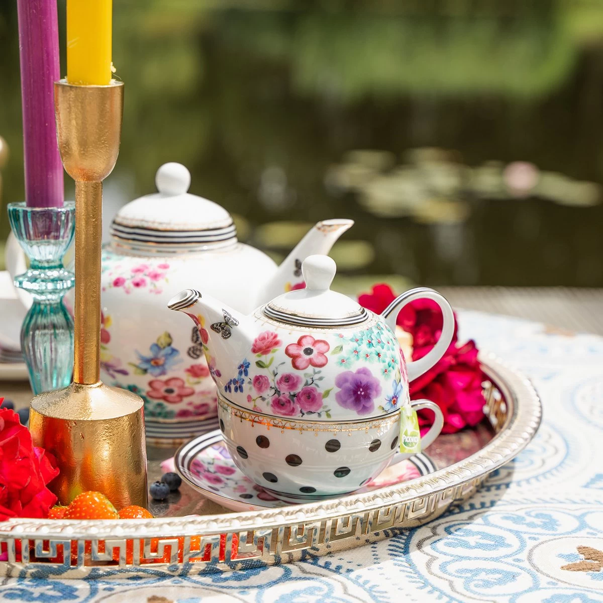 Melli Mello Luxe Theepot En Theemok 2-in-1 - Incl Schoteltje - Porselein - 600ml - High Tea Set - Tea For One - 14x15x15cm 4 Melli Mello Luxe Theepot En Theemok 2-in-1 - Incl Schoteltje - Porselein - 600ml - High Tea Set - Tea For One - 14x15x15cm - Afbeelding 2