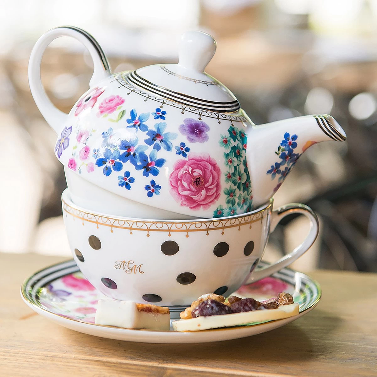 Melli Mello Luxe Theepot En Theemok 2-in-1 - Incl Schoteltje - Porselein - 600ml - High Tea Set - Tea For One - 14x15x15cm 7 Melli Mello Luxe Theepot En Theemok 2-in-1 - Incl Schoteltje - Porselein - 600ml - High Tea Set - Tea For One - 14x15x15cm - Afbeelding 5