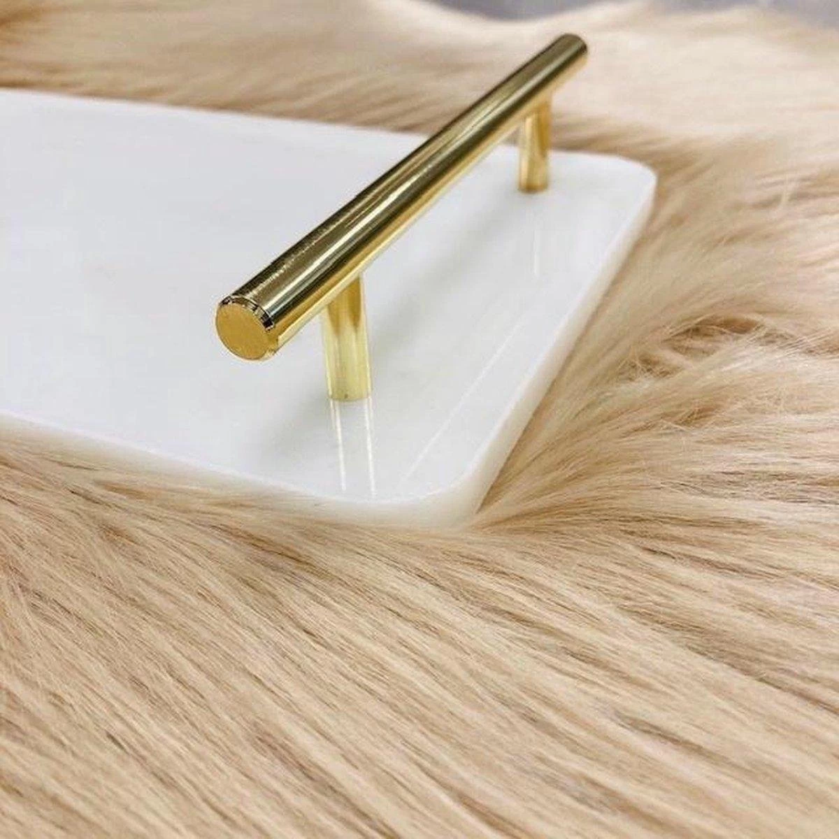 Cosy&Trendy Marmeren Dienblad Met Gouden Handvaten - 40 X 14 Cm 4 Cosy&Trendy Marmeren Dienblad Met Gouden Handvaten - 40 X 14 Cm - Afbeelding 2