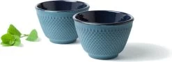 Tealøv THEE SET 1,1 LITER GIETIJZER | COMPLETE SET IN GESCHENKDOOS | Gietijzeren Theepot Met Roestvrijstalen Zeef, Gietijzeren Theekopjes En Onderzetter | In Authentiek Japanse Stijl | Arare Blauw 13 Tealøv THEE SET 1,1 LITER GIETIJZER | COMPLETE SET IN GESCHENKDOOS | Gietijzeren Theepot Met Roestvrijstalen Zeef, Gietijzeren Theekopjes En Onderzetter | In Authentiek Japanse Stijl | Arare Blauw -Keukenserie Winkel 1200x431