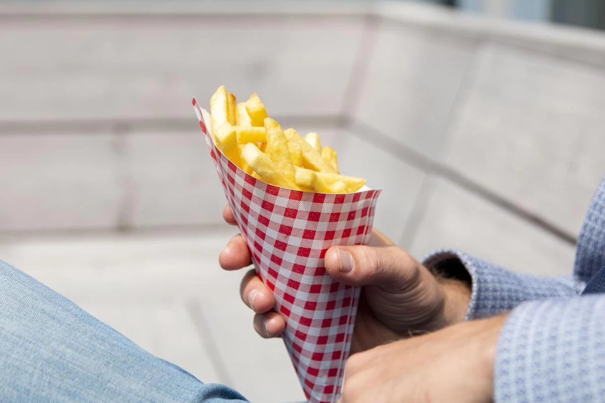 Papieren Frietzak | 50 Stuks | Patatzak | Rode Print | Frietzakken | Puntzakken | Frietzakjes 5 Papieren Frietzak | 50 Stuks | Patatzak | Rode Print | Frietzakken | Puntzakken | Frietzakjes - Afbeelding 3