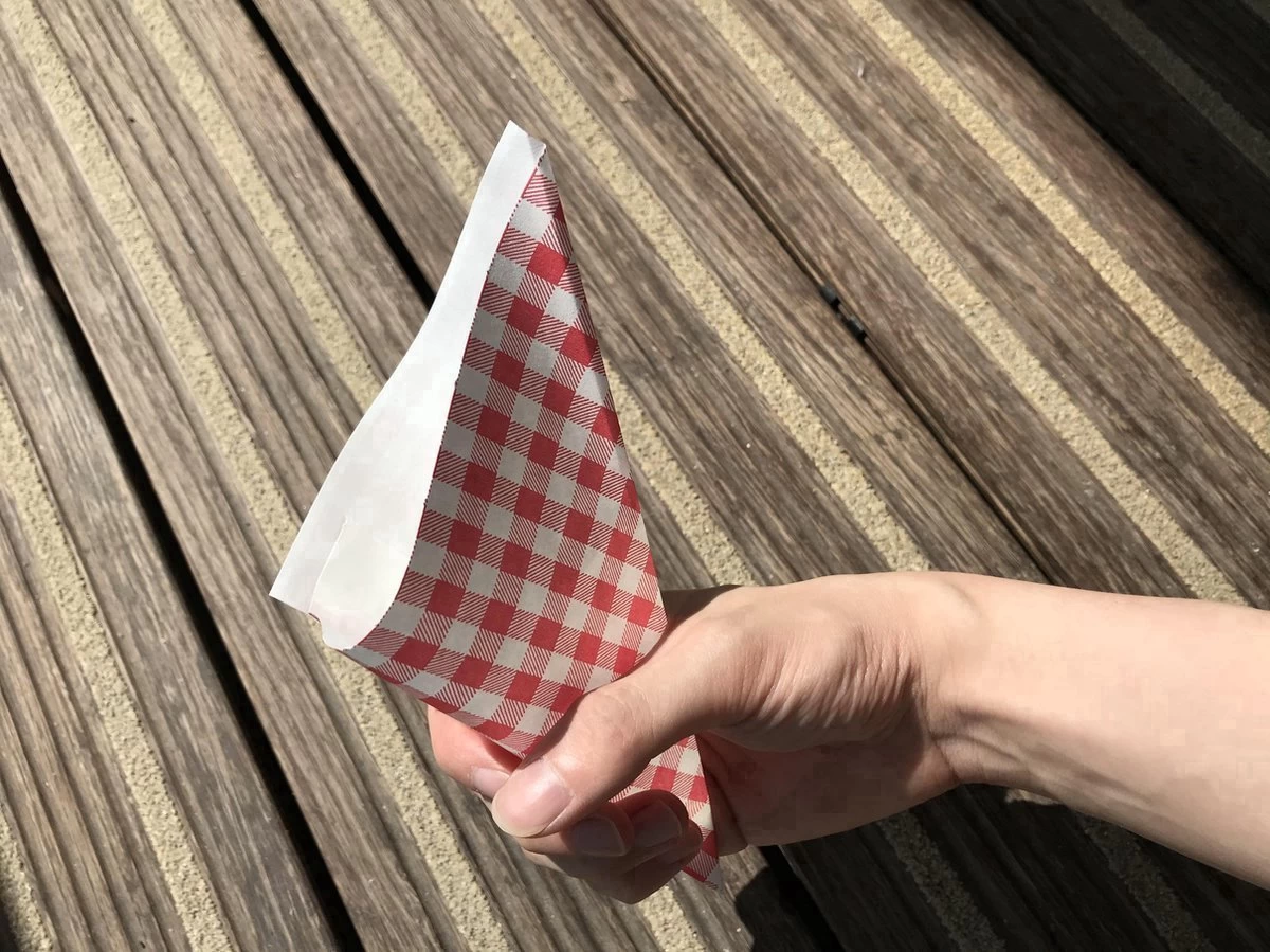 Papieren Frietzak - 30 Stuks - Kleine Patat Maat K14 - Boerenbont - Rode Ruitjes - Puntzak - Patatzak - Traktaties 6 Papieren Frietzak - 30 Stuks - Kleine Patat Maat K14 - Boerenbont - Rode Ruitjes - Puntzak - Patatzak - Traktaties - Afbeelding 4